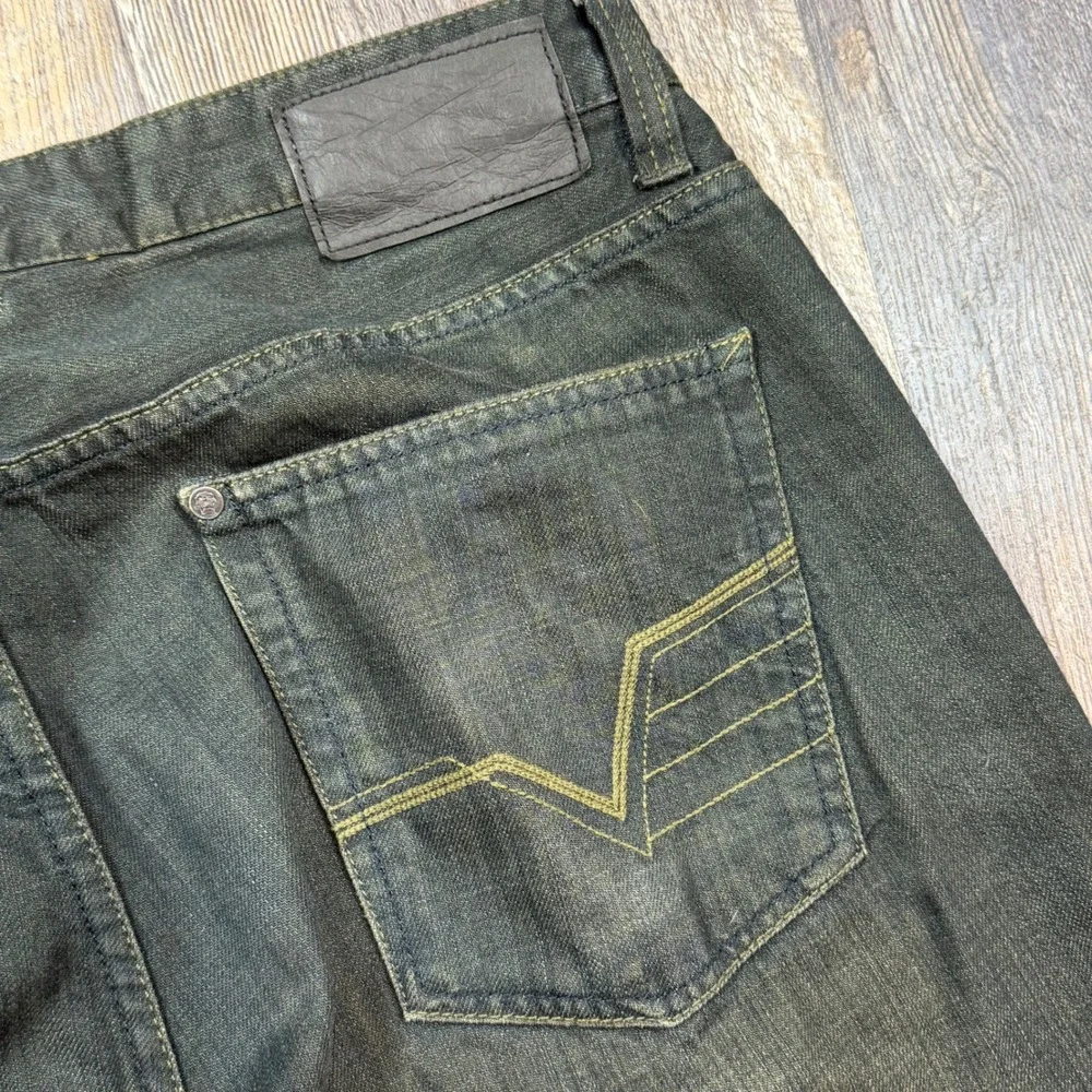 Vans Mens Dark Wash Denim Jeans Straight Leg Green Skull Logo Size 34x32 Skate